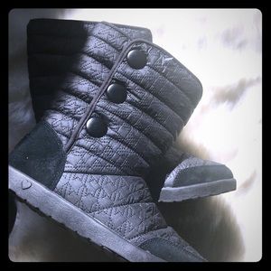 Brand new UGG puffy quilted waterresistant boot